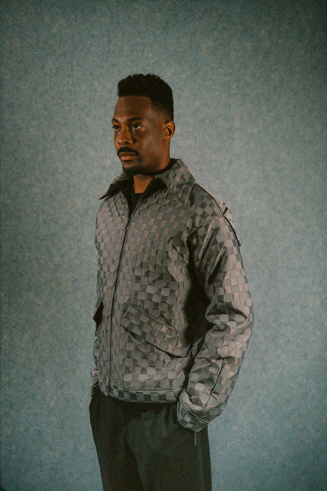 Dark grey jacket : DAMI (web exclusive)